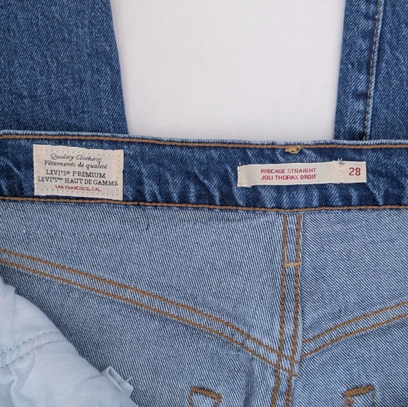 Levi's Ribcage Straight Ankle Jeans - Picture 12 of 16